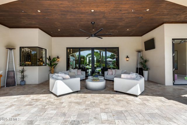 8065 W Expedition Way, Peoria, AZ 85383