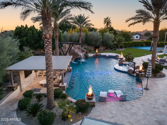 8065 W Expedition Way, Peoria, AZ 85383