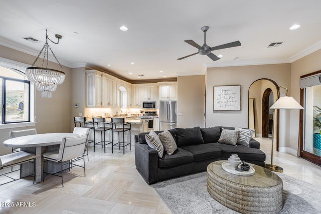 8065 W Expedition Way, Peoria, AZ 85383