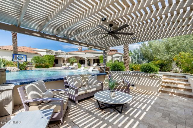 8065 W Expedition Way, Peoria, AZ 85383