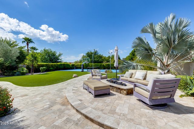 8065 W Expedition Way, Peoria, AZ 85383