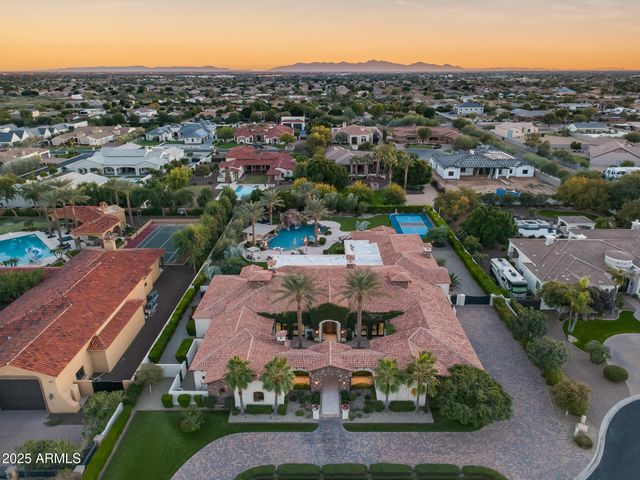 8065 W Expedition Way, Peoria, AZ 85383