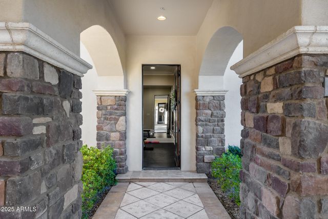 8065 W Expedition Way, Peoria, AZ 85383