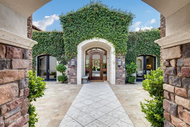 8065 W Expedition Way, Peoria, AZ 85383