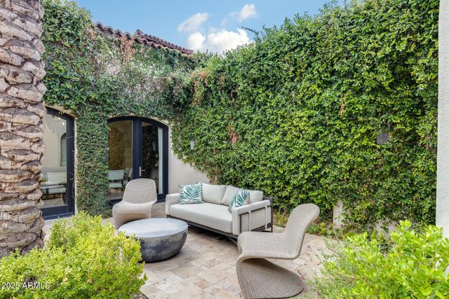 8065 W Expedition Way, Peoria, AZ 85383