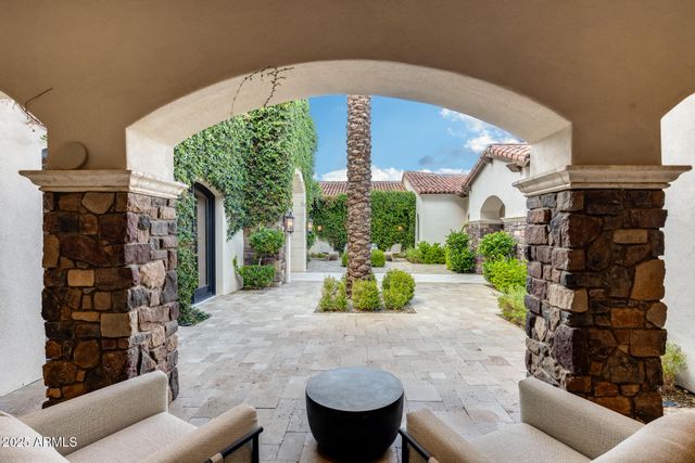 8065 W Expedition Way, Peoria, AZ 85383