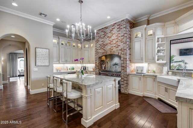 8065 W Expedition Way, Peoria, AZ 85383