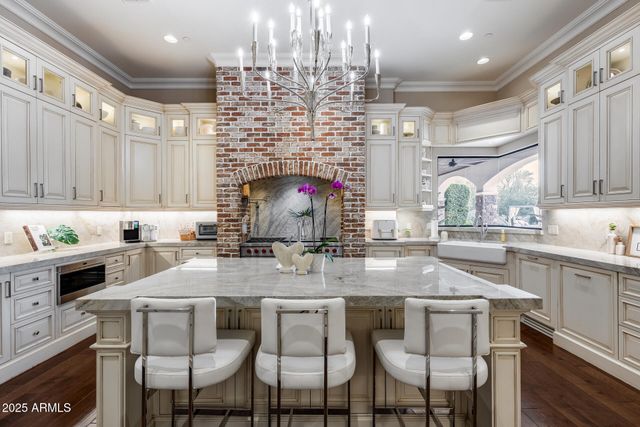 8065 W Expedition Way, Peoria, AZ 85383