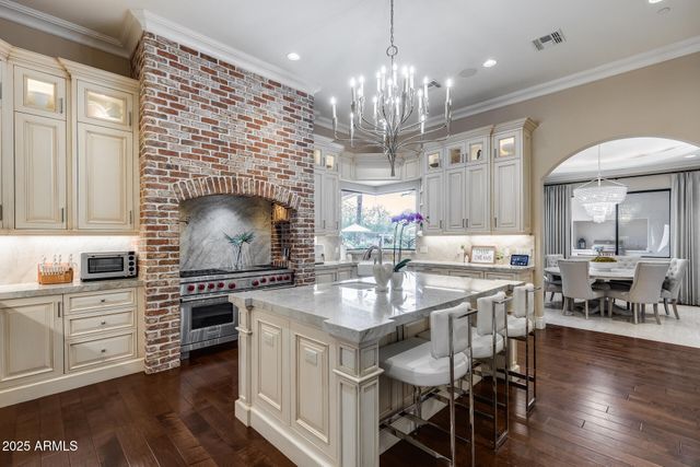 8065 W Expedition Way, Peoria, AZ 85383