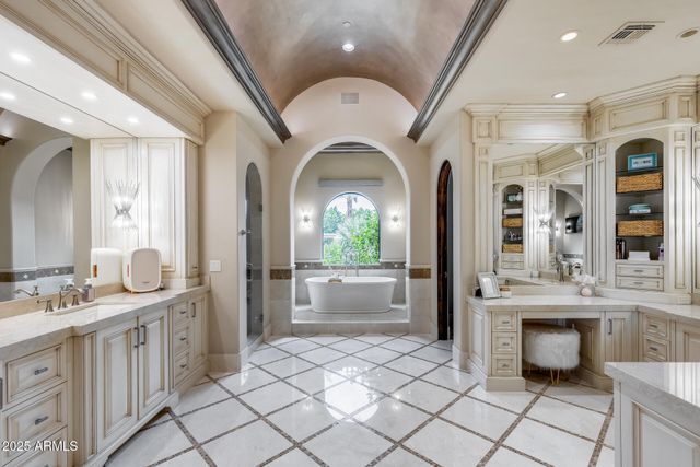 8065 W Expedition Way, Peoria, AZ 85383