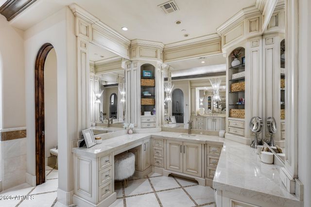 8065 W Expedition Way, Peoria, AZ 85383