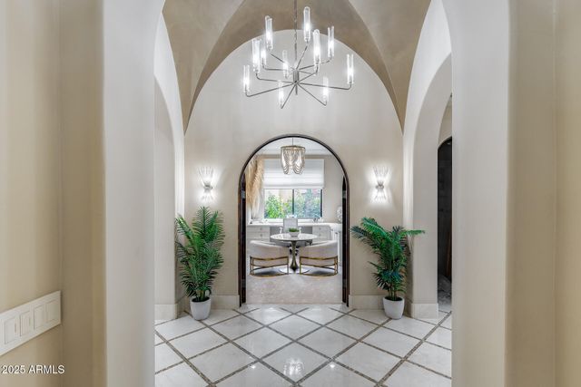 8065 W Expedition Way, Peoria, AZ 85383