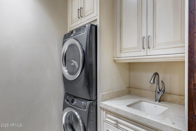 8065 W Expedition Way, Peoria, AZ 85383