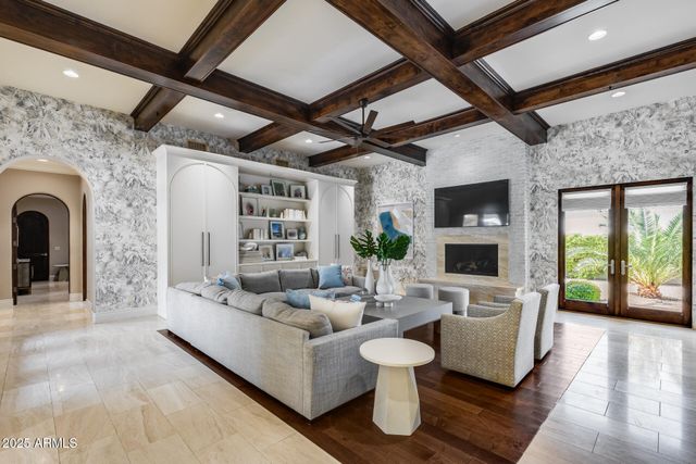 8065 W Expedition Way, Peoria, AZ 85383