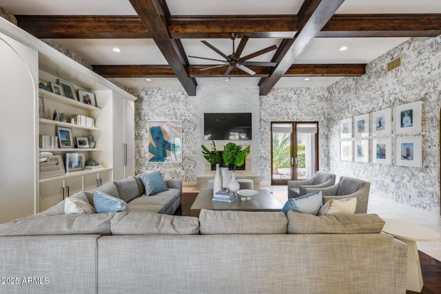 8065 W Expedition Way, Peoria, AZ 85383