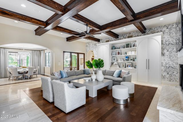 8065 W Expedition Way, Peoria, AZ 85383