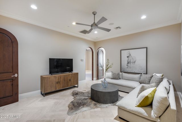 8065 W Expedition Way, Peoria, AZ 85383