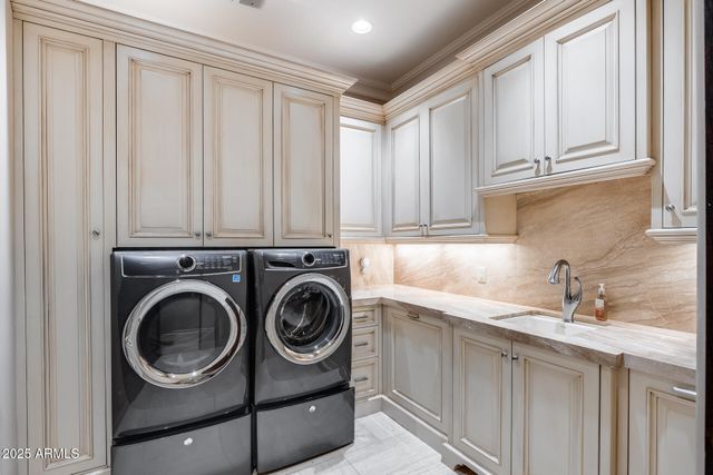 8065 W Expedition Way, Peoria, AZ 85383