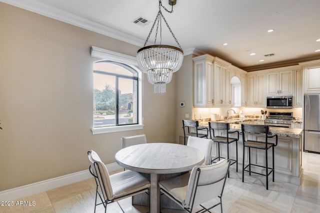 8065 W Expedition Way, Peoria, AZ 85383