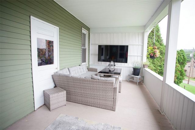 1612 Harrison Ave, Jeannette, PA 15644