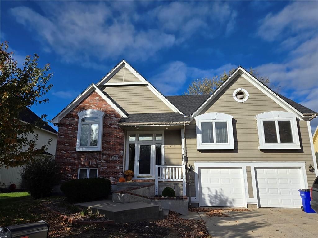 432 SW Oak Wood Lane, Grain Valley, MO 64029