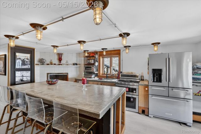 12078 Mantawauka Drive, Fenton Charter Township, MI 48430