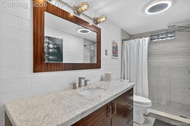 12078 Mantawauka Drive, Fenton Charter Township, MI 48430