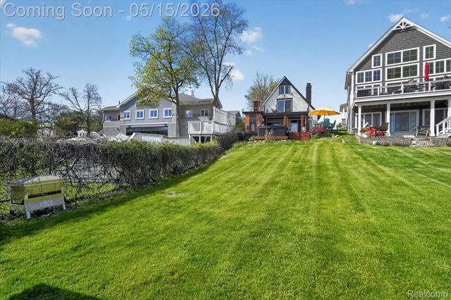 12078 Mantawauka Drive, Fenton Charter Township, MI 48430