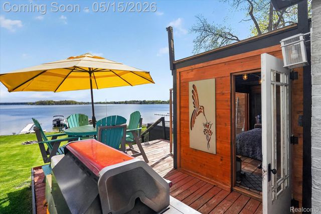 12078 Mantawauka Drive, Fenton Charter Township, MI 48430