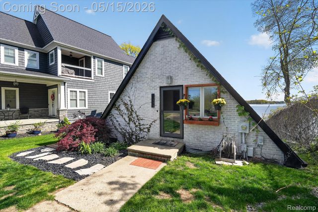 12078 Mantawauka Drive, Fenton Charter Township, MI 48430