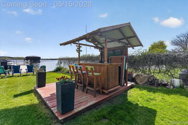 12078 Mantawauka Drive, Fenton Charter Township, MI 48430