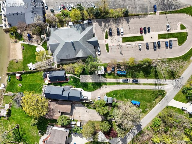 12078 Mantawauka Drive, Fenton Charter Township, MI 48430