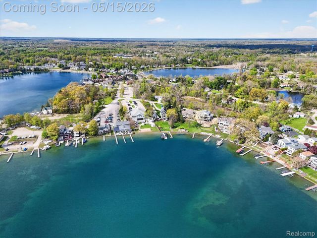 12078 Mantawauka Drive, Fenton Charter Township, MI 48430