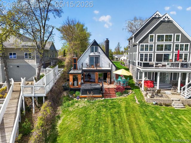12078 Mantawauka Drive, Fenton Charter Township, MI 48430
