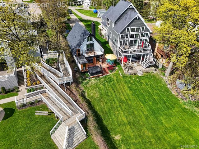 12078 Mantawauka Drive, Fenton Charter Township, MI 48430