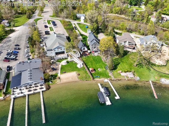 12078 Mantawauka Drive, Fenton Charter Township, MI 48430