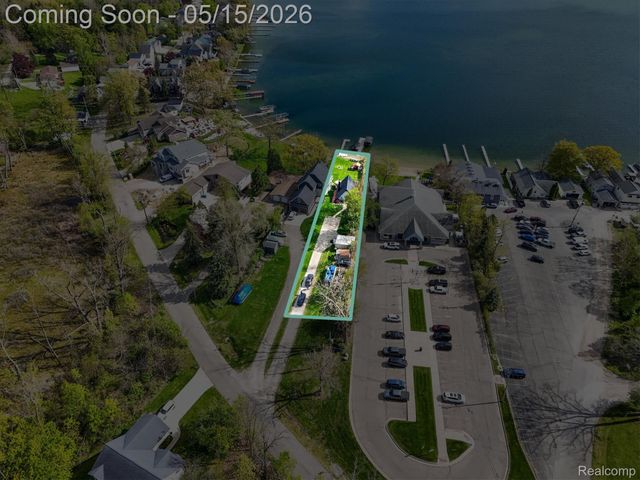 12078 Mantawauka Drive, Fenton Charter Township, MI 48430