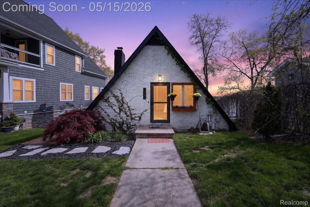 12078 Mantawauka Drive, Fenton Charter Township, MI 48430