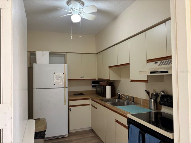 6211 TIMBER LAKE DRIVE B9, Sarasota, FL 34243