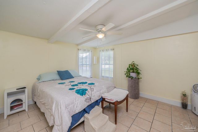4410 Oak Ln, Milton, FL 32583