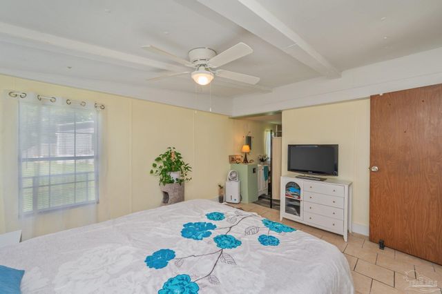 4410 Oak Ln, Milton, FL 32583