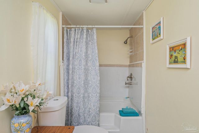4410 Oak Ln, Milton, FL 32583