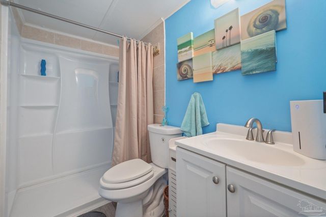 4410 Oak Ln, Milton, FL 32583