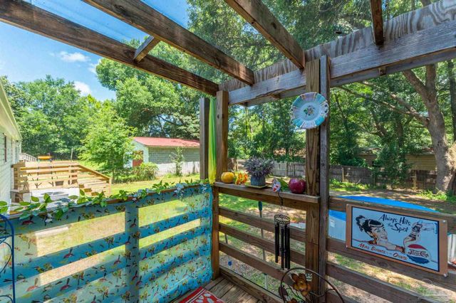 4410 Oak Ln, Milton, FL 32583
