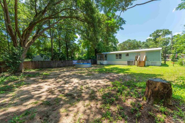 4410 Oak Ln, Milton, FL 32583