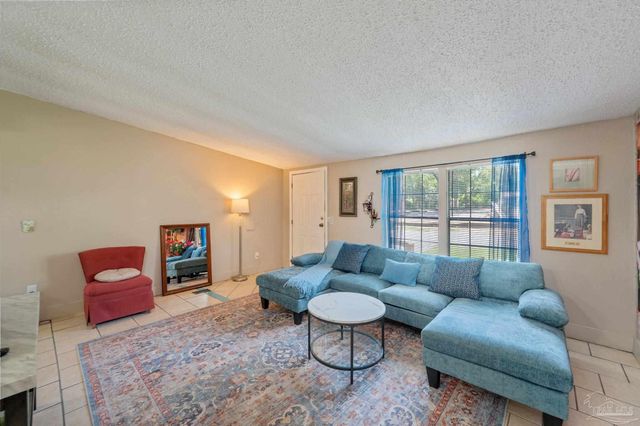4410 Oak Ln, Milton, FL 32583