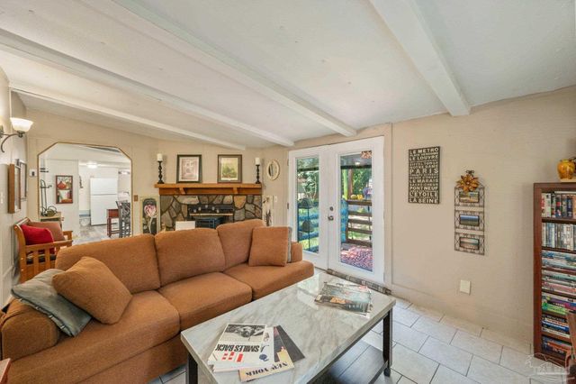 4410 Oak Ln, Milton, FL 32583