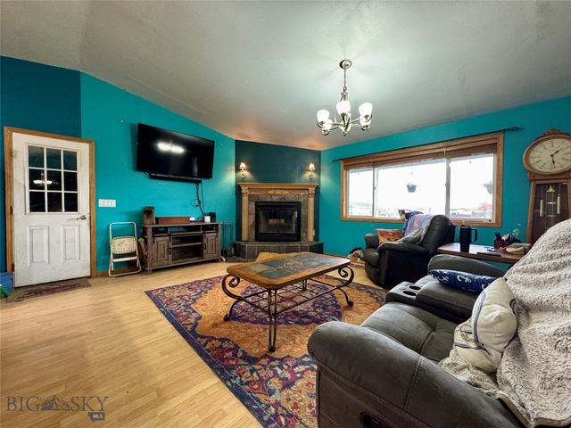 511 Garnier Ave, Livingston, MT 59047