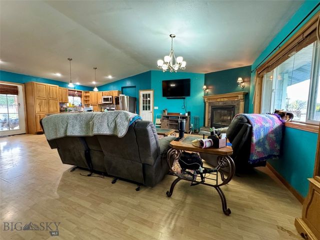 511 Garnier Ave, Livingston, MT 59047