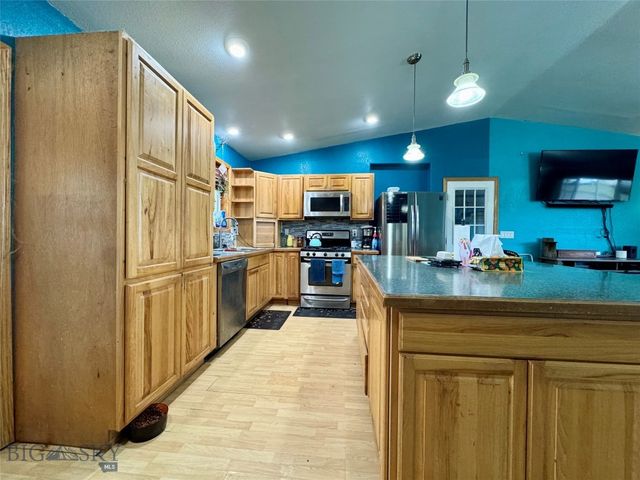 511 Garnier Ave, Livingston, MT 59047
